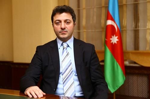 Tural Gəncəliyev niyə ermənicə öyrədir?